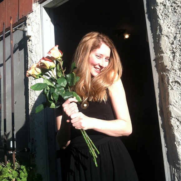 Meet your Posher, Liz - Picture 2 of 6